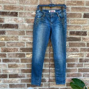 Beautiful 1st Kiss blue jeans 👖